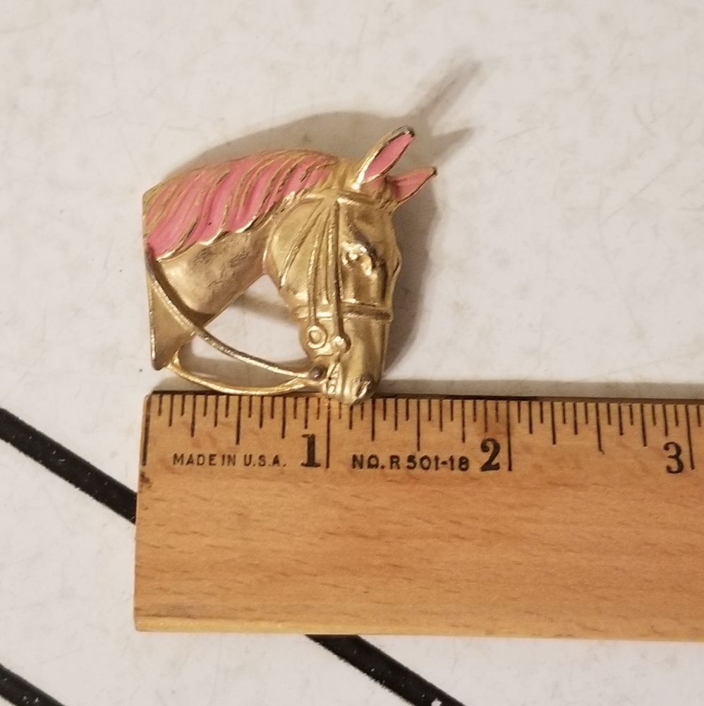 Retro gold tone horse brooch - Picture 4 of 11